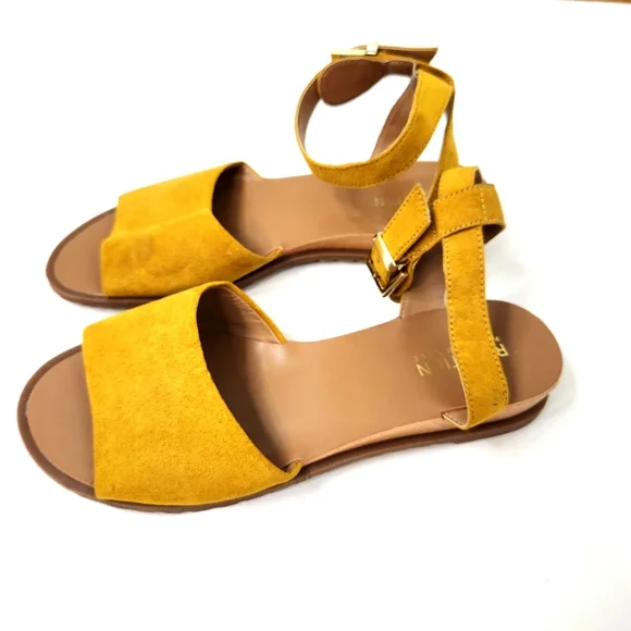 Kenneth Cole REACTION Jolly Low Wedge Sandal - Picture 2 of 7